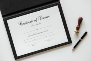 Picture of an empty divorce certificate with a stamp and pen